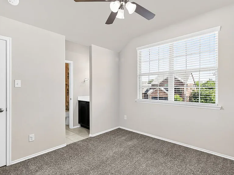 9813 Moccasin Creek Ln — Photo 12
