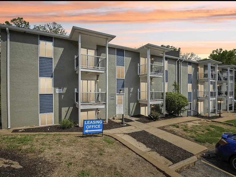 6823 N Broadway St — Photo 11