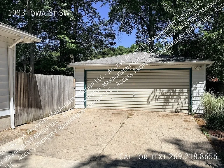 1933 Iowa St SW — Photo 26