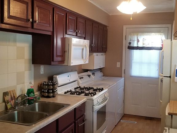 2nd image of 25 Meadowlark Ln
