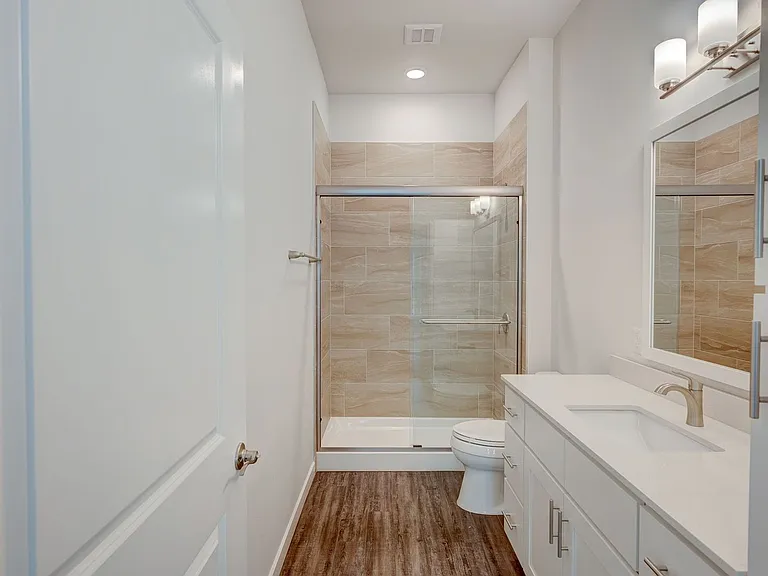 Metro 39 Apartments — Photo 11