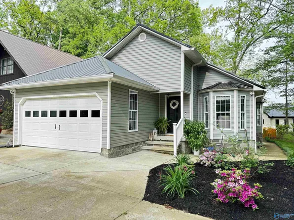 81 Serenity St, Guntersville, AL 35976