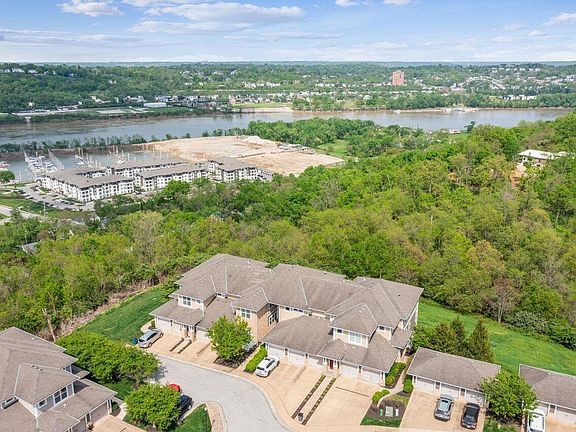 2nd image of 440 Riverpointe Dr Unit 3
