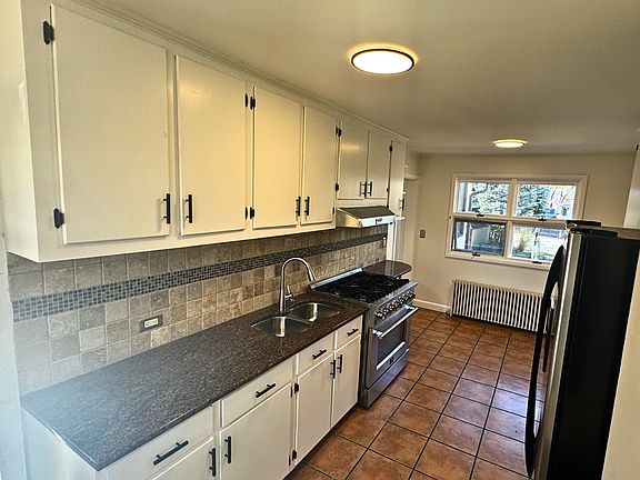 updated eat in kitchen