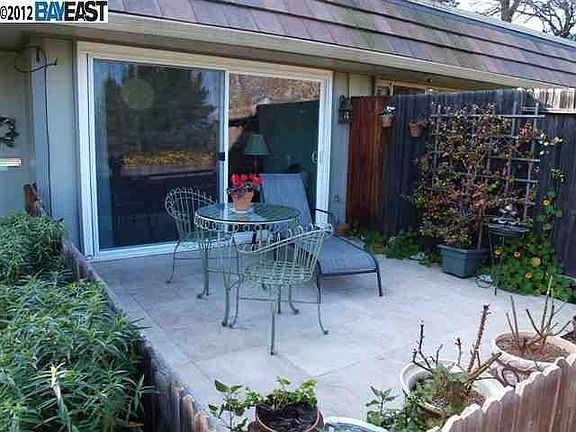 5th image of 2229 Ptarmigan Dr APT 3
