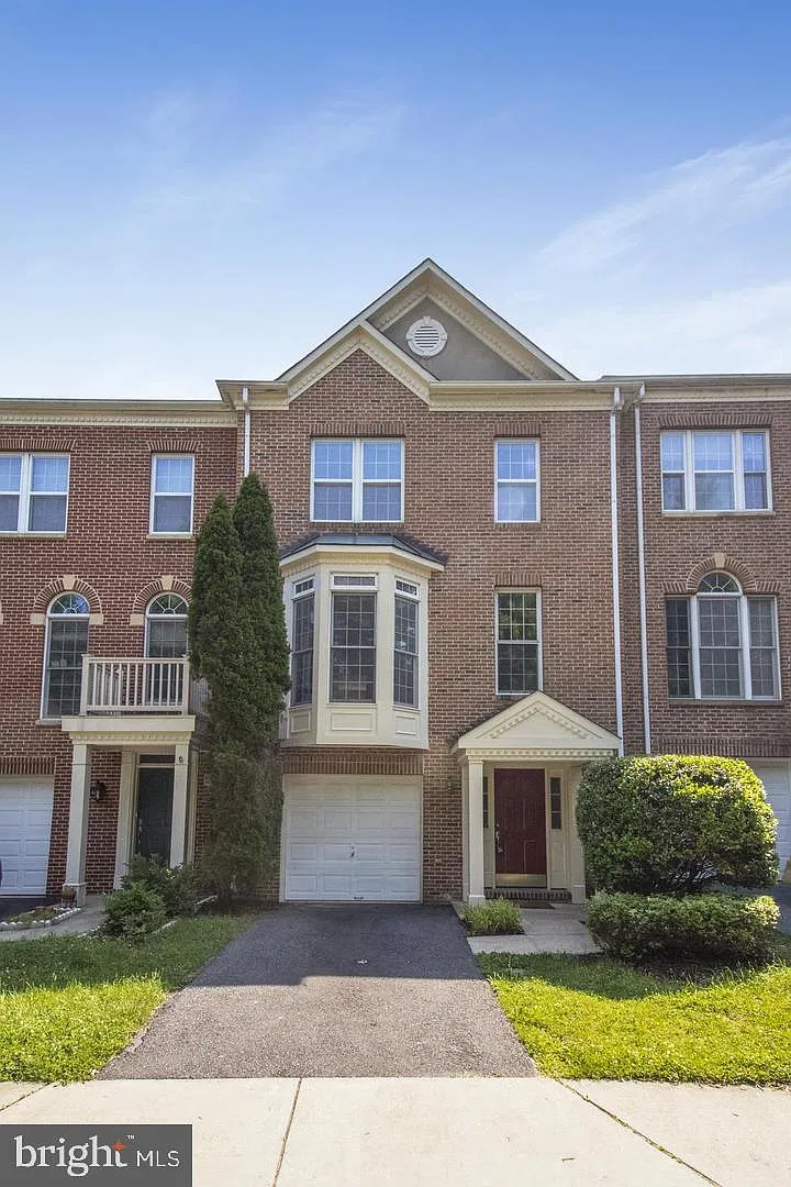 2 bed, 3.5 bath, 2244 sqft, $3,750 — Photo 2