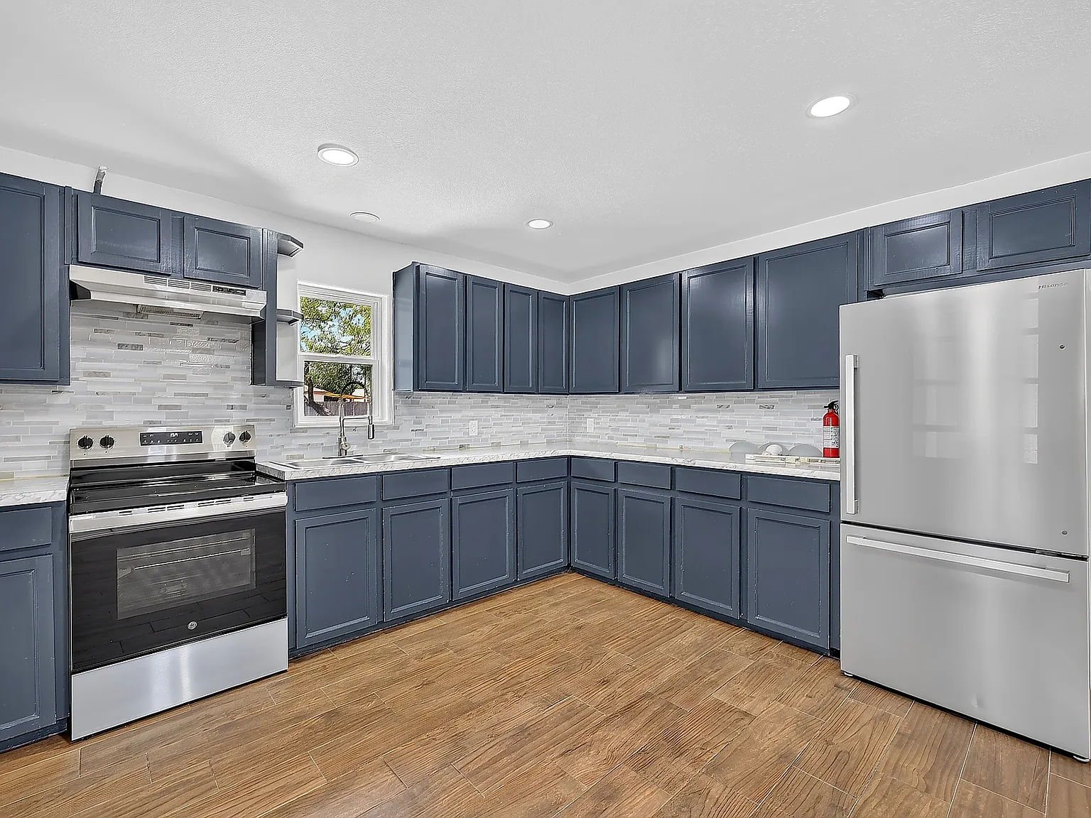 3 bed, 2200 sqft, $1,350 — Photo 4