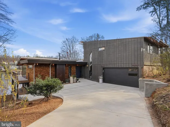 11216 S Shore Rd, Reston, VA 20190