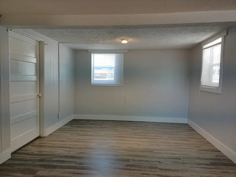 1211 E 4th St #4 — Photo 2