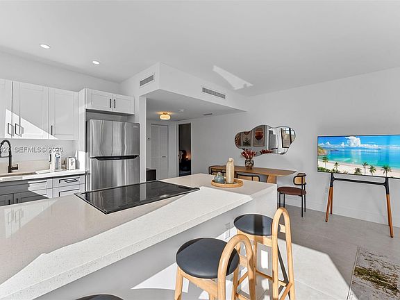 5th image of 1144 SW 4th St APT 8