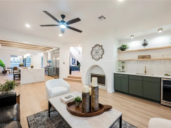 8200 Horseshoe Bend Ln, Las Vegas, NV 89113