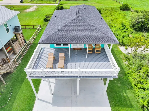 159 Ocean View Dr, Crystal Beach, TX 77650