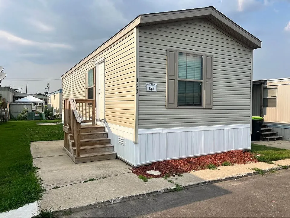 25214 Gratiot Ave #123