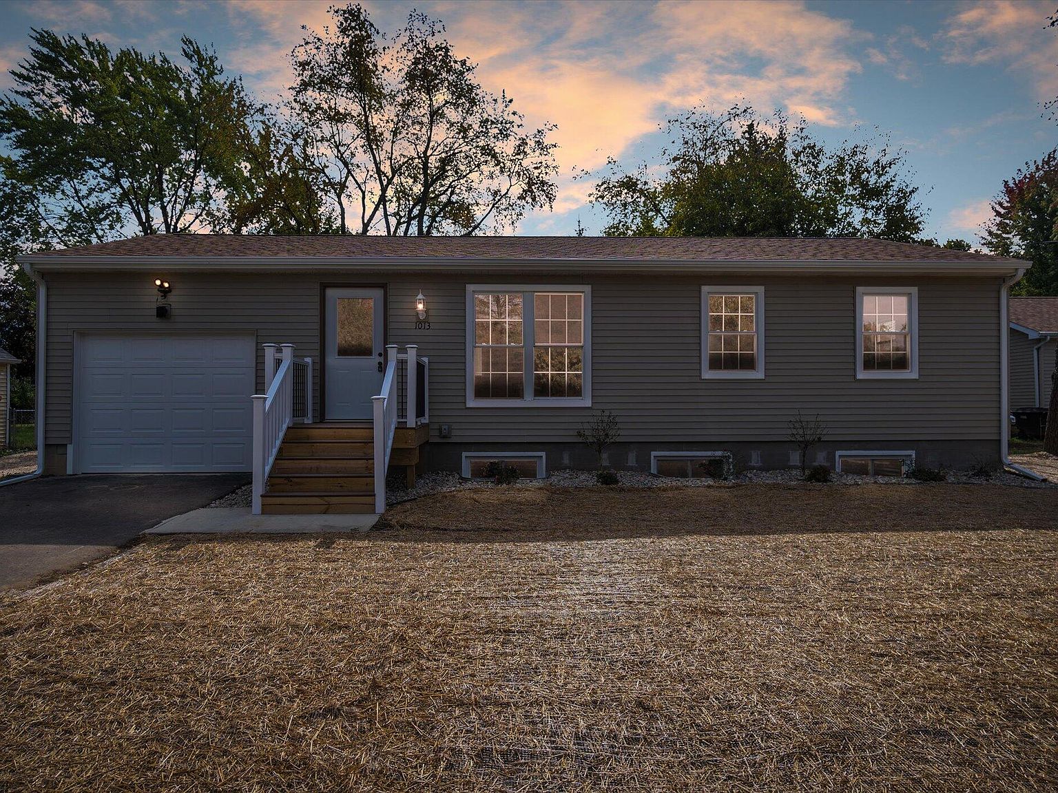 1013 Oak Grove Rd, Jackson, MI 49203 Zillow