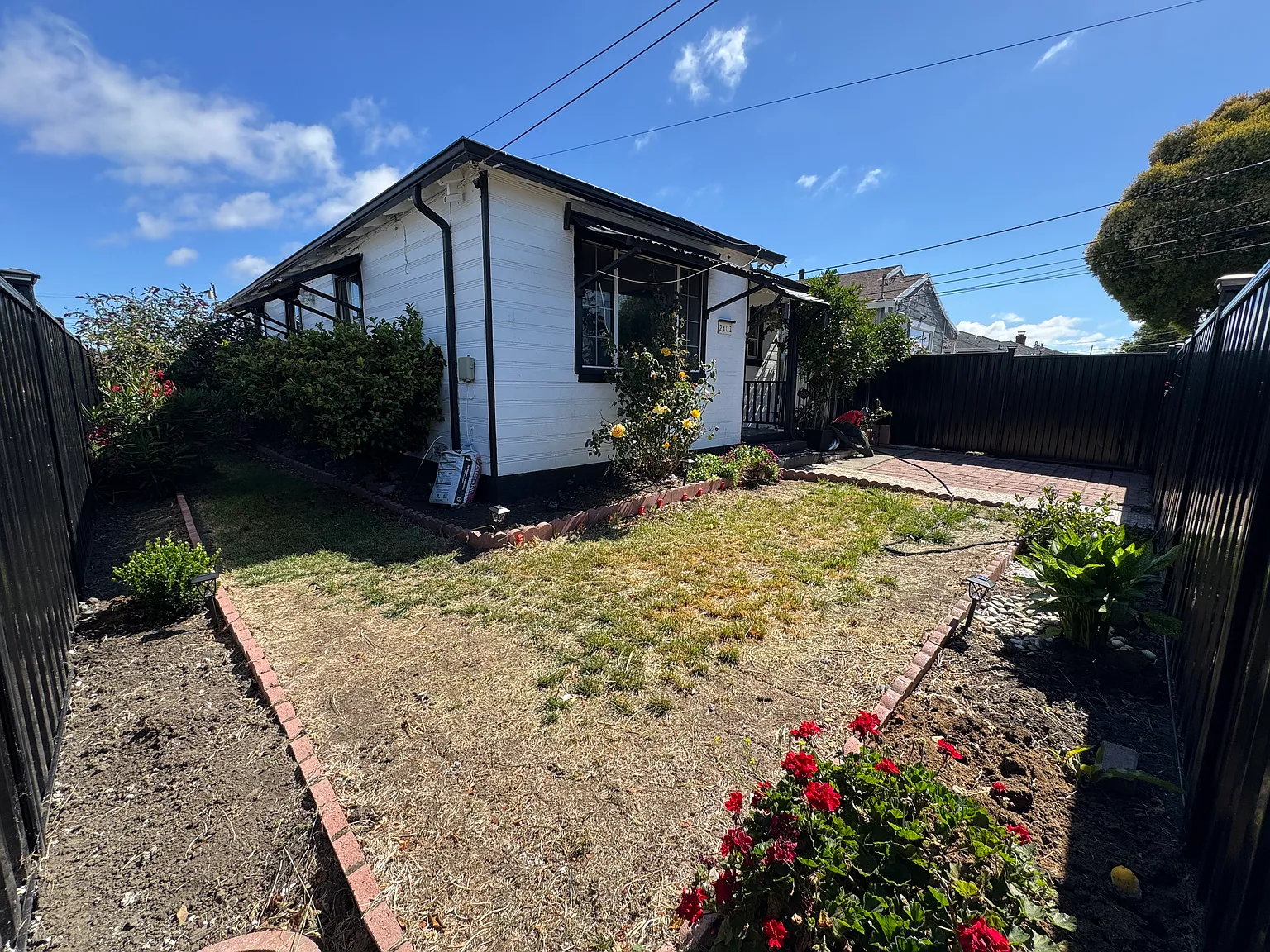 2401 Humphrey Ave — Photo 1