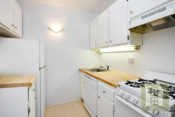 Rented by Halstead Real Estate | media 21