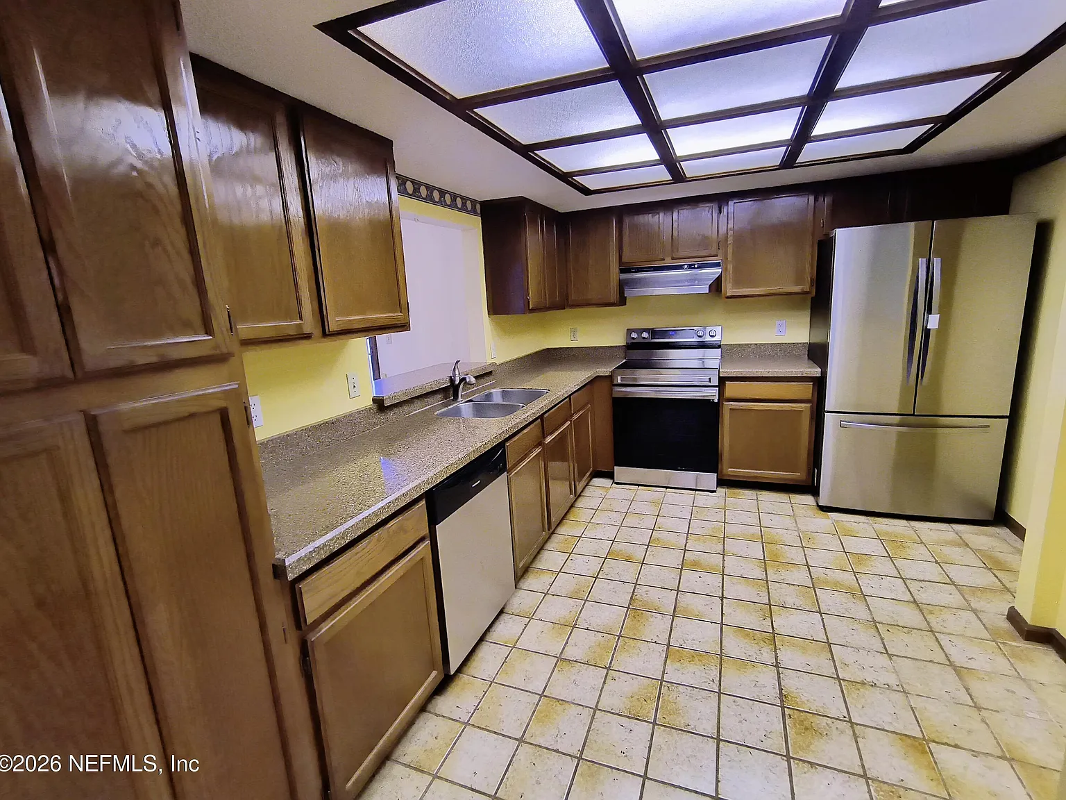 3 bed, 2.0 bath, 1743 sqft, $2,350 — Photo 2