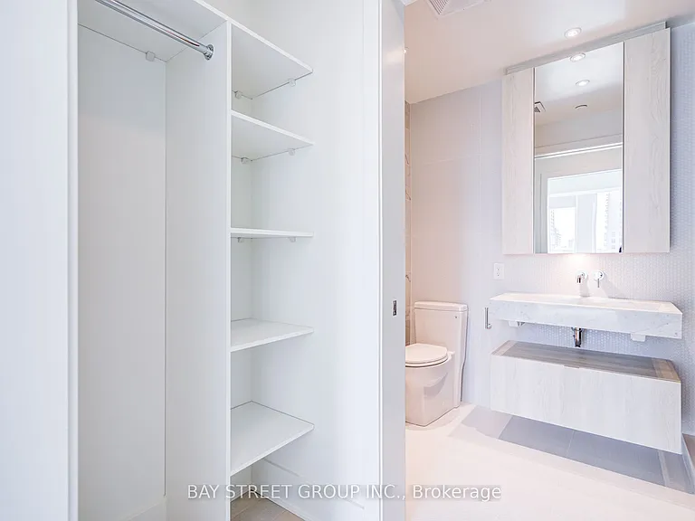 11 Yorkville Ave #2312 — Photo 38