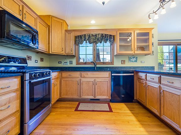 5th image of 12502 Yorkshire Dr