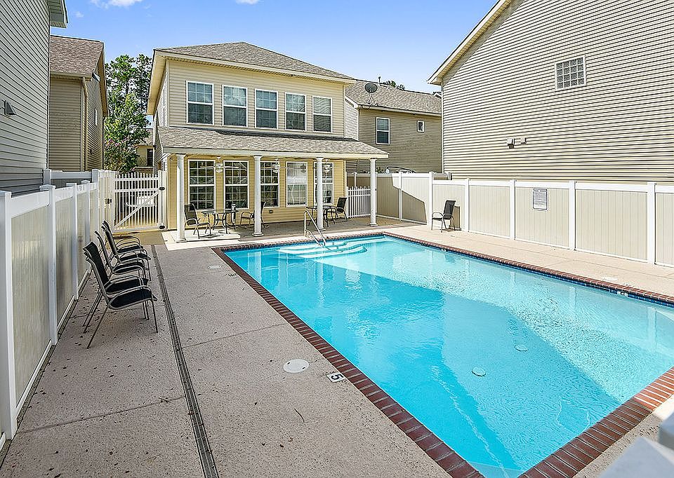 2nd image of 4004 Jonathon Ln