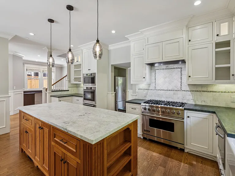 1517 Howard Ave — Photo 19