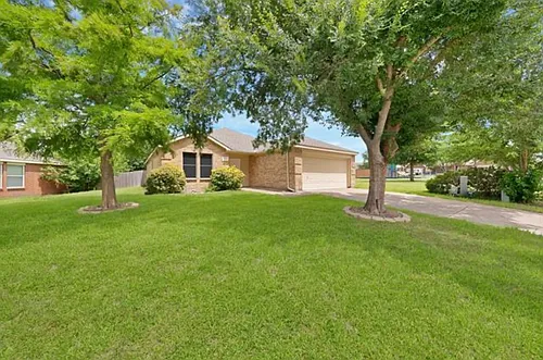 1002 Manassas Dr Photo 1