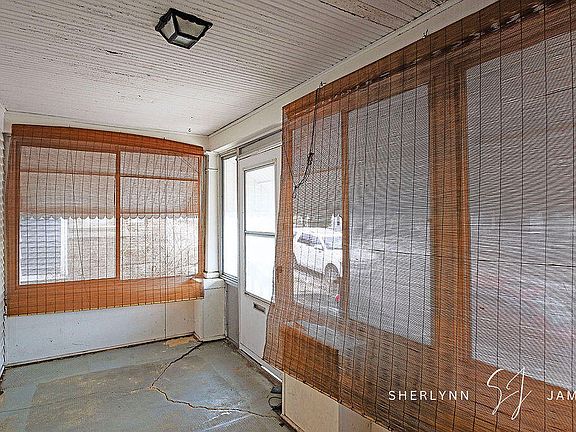 3rd image of 1041 Toren St SE
