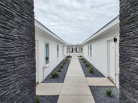 2nd image of 3401 Fuerte Ave