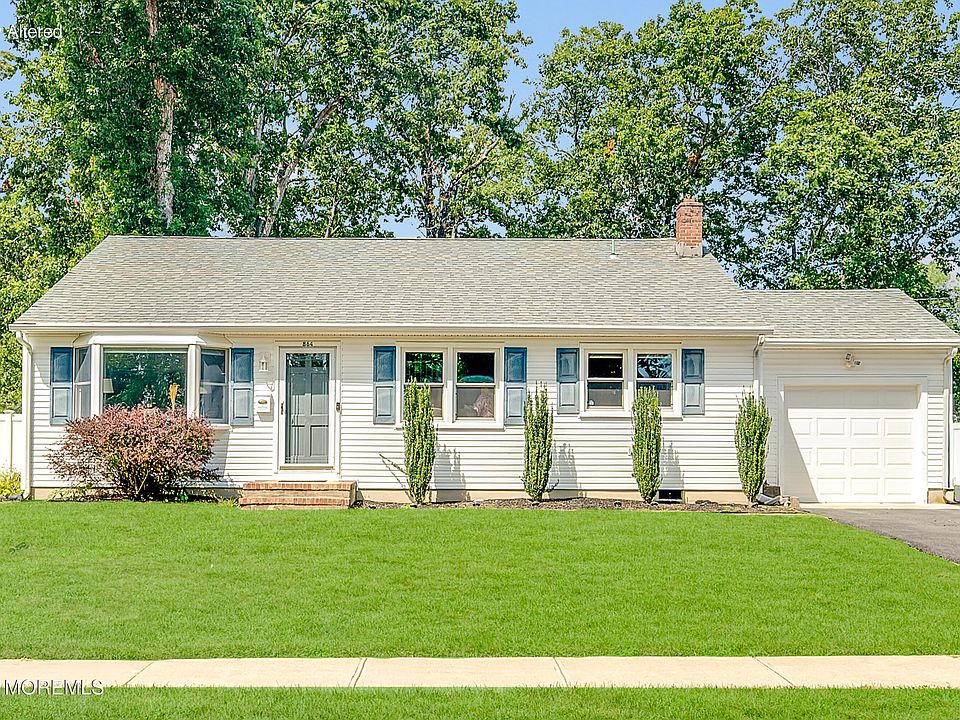 1st image of 864 Roundtree Drive