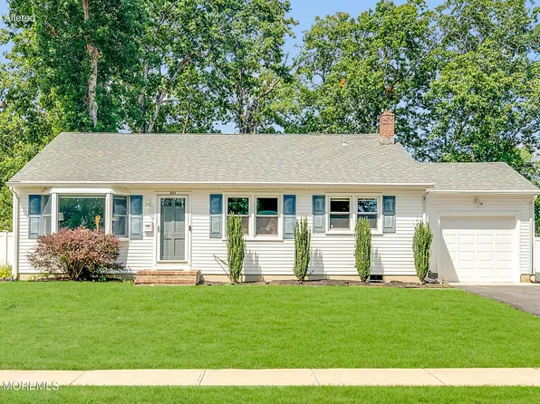 864 Roundtree Drive, Toms River, NJ 08753