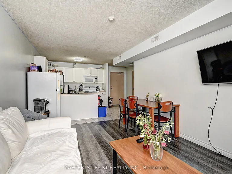 81 Columbia St W #12 — Photo 7