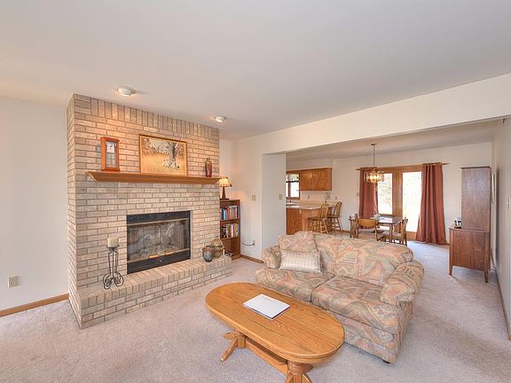 5th image of 3049 Hillcrest Dr