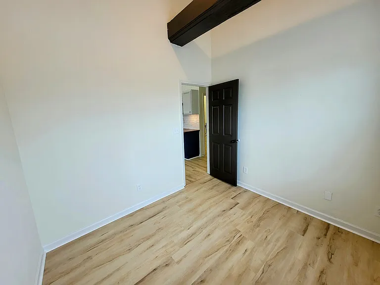 828 Campbell St — Photo 23
