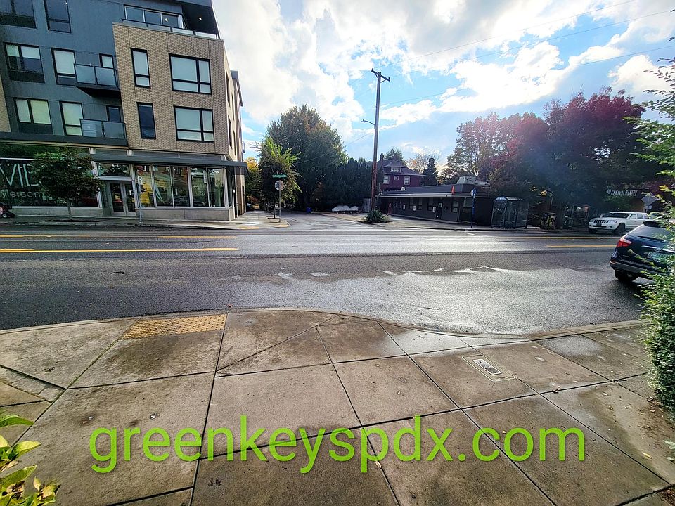 View of Hawthorne Blvd from the front door