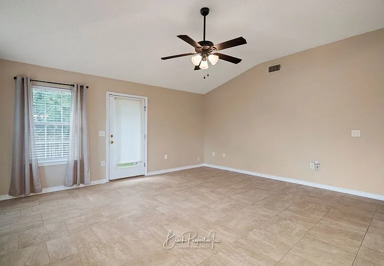 4718 Lemoyne Vis — Photo 9