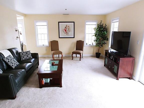 3rd image of 5 S Stone Mill Dr APT 324