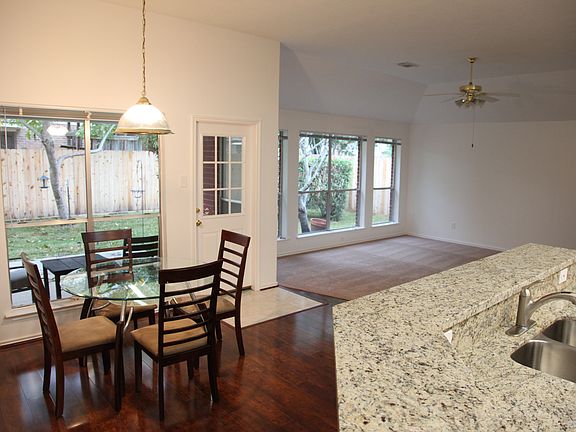Breakfast & Family Room