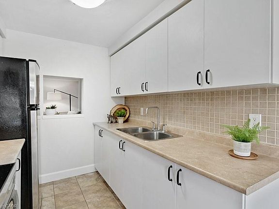 5th image of 700 Erinbrook Dr #22