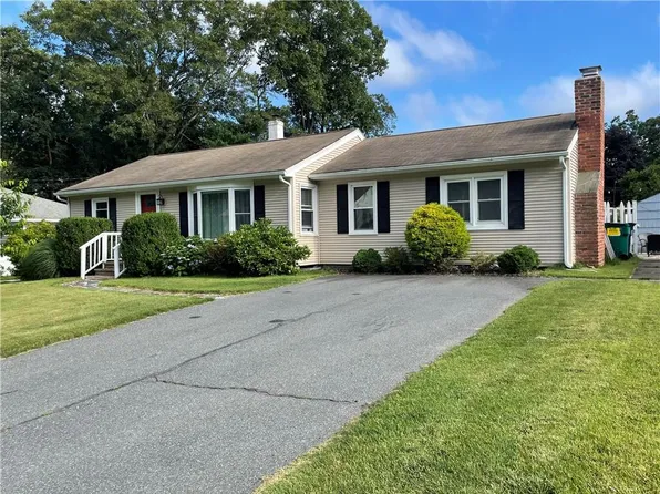 71 Glenwood Dr, North Kingstown, RI 02852