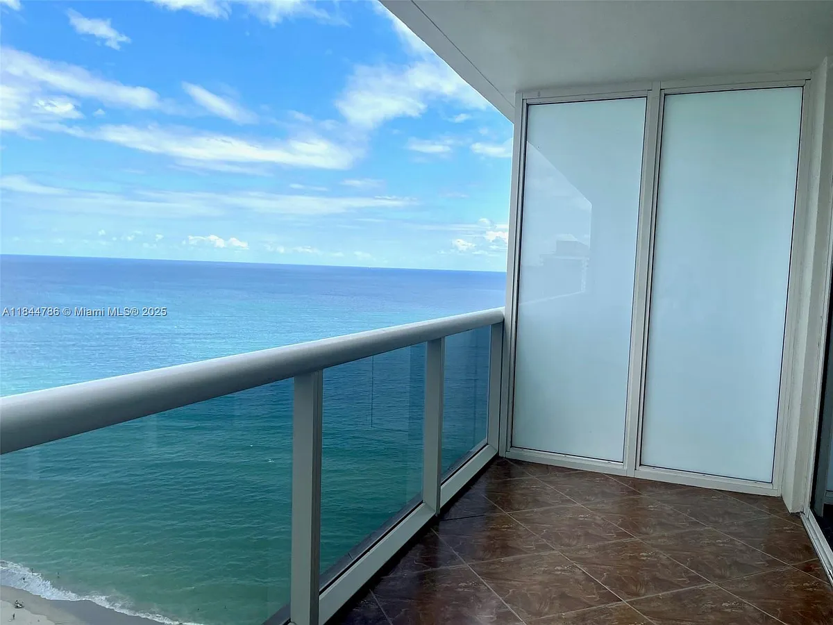 Building Photo - 1830 S Ocean Dr #3009