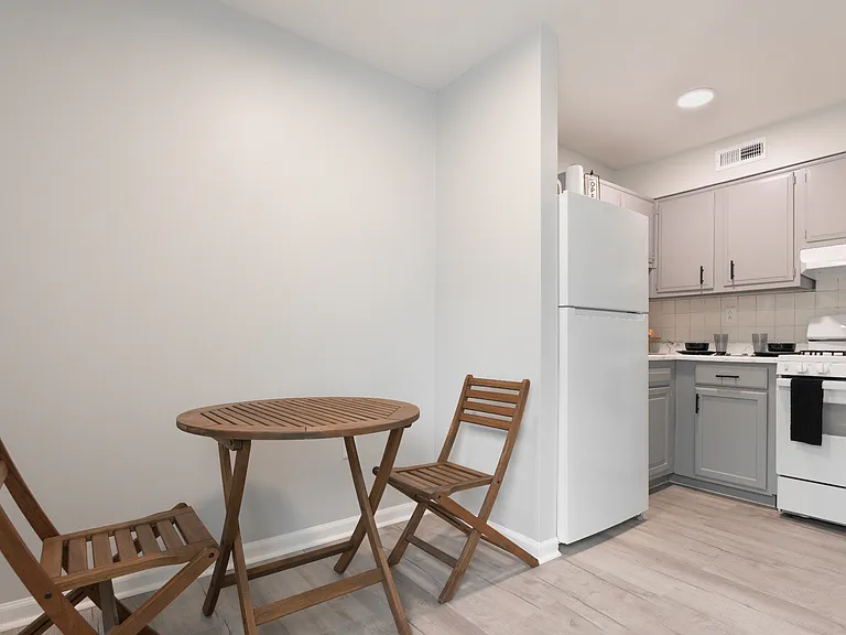 Carpenter Apartments — Photo 18