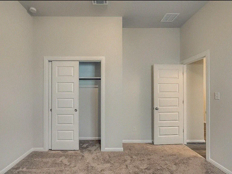 113 Thurston Dr — Photo 32
