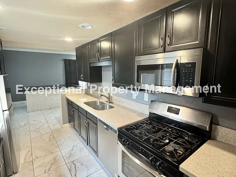 8047 Laurel Ave — Photo 8
