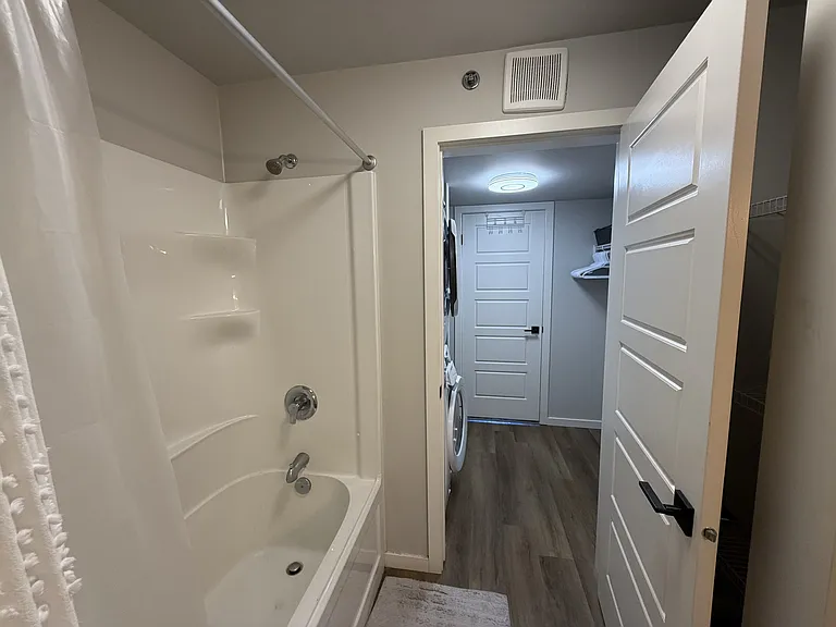 155 Peguis St #415 — Photo 16