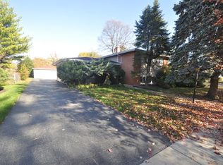282 Diamond Head Dr, Des Plaines, IL