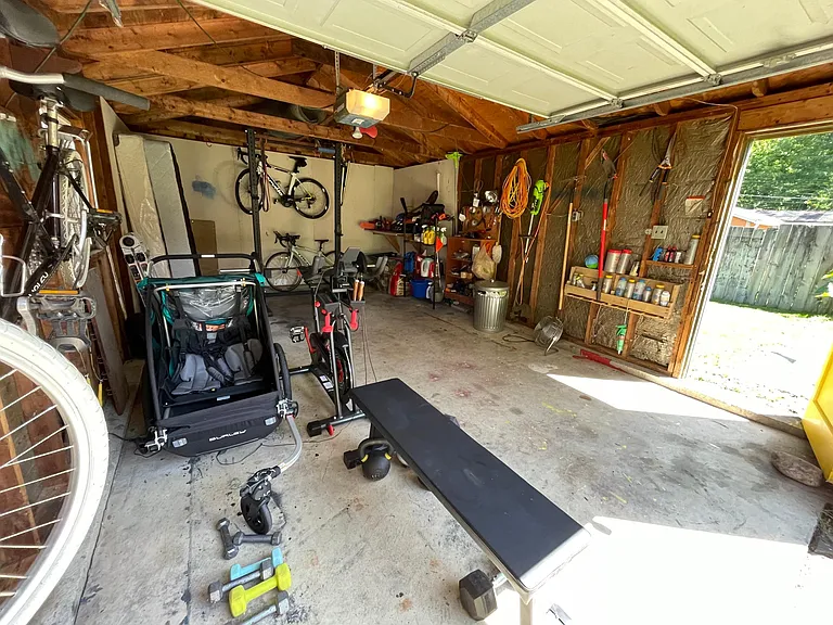 327 W Davis St — Photo 41