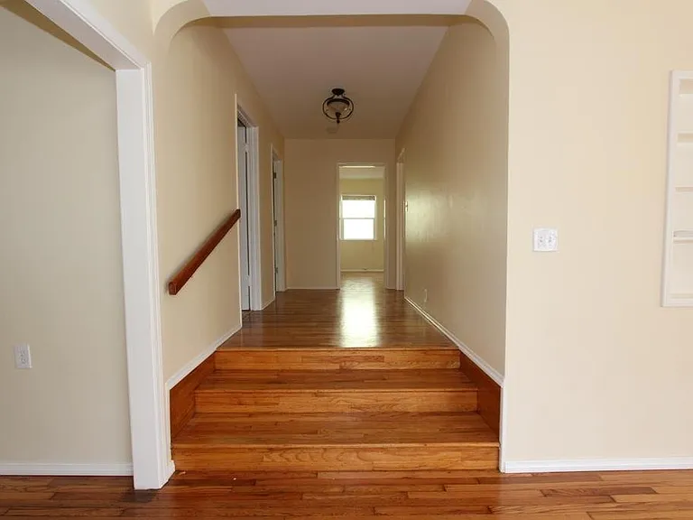 7102 Mohawk St — Photo 9