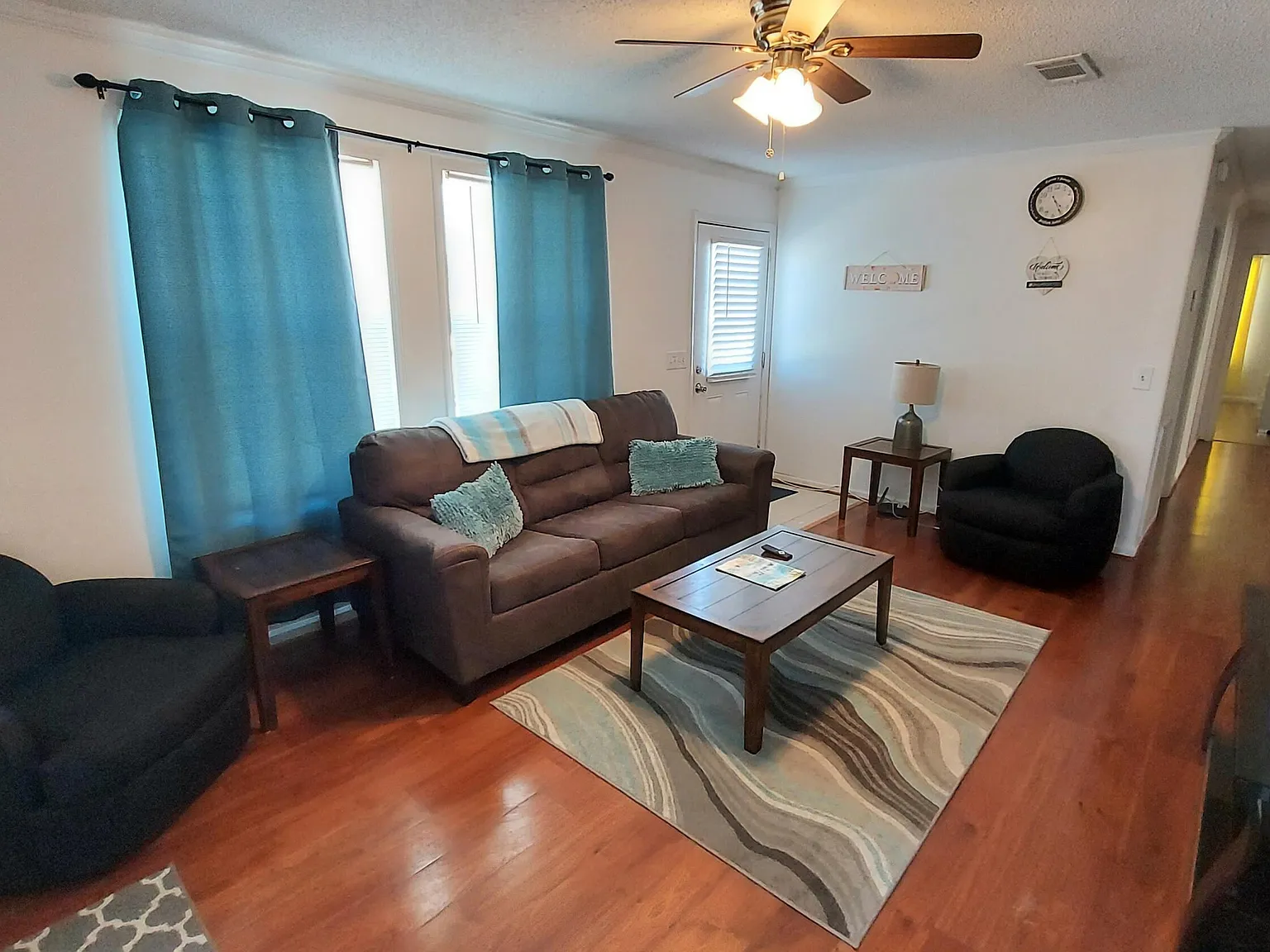 3 bed, 2.0 bath, 1304 sqft, $3,200 — Photo 3