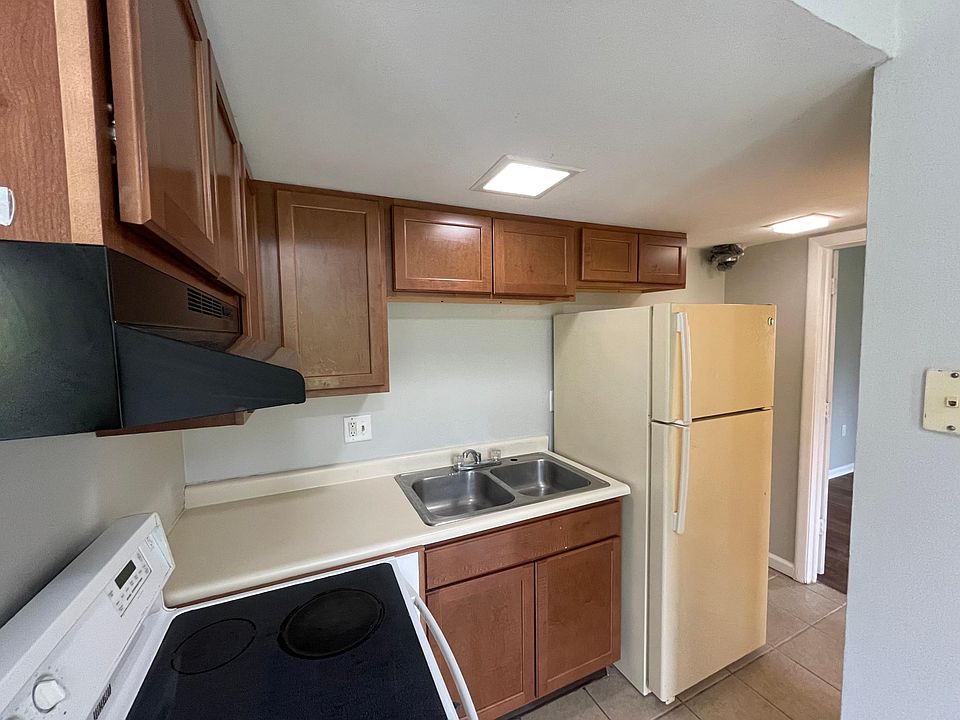 1st image of 518 Cherry Hill Dr APT E