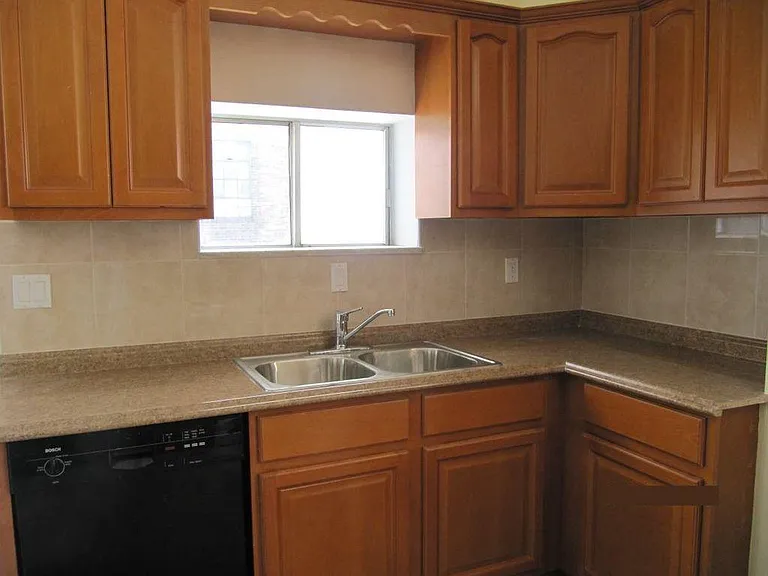 4916 Cypress St — Photo 10